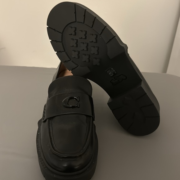 Black plataform loafers. Brand: Coach. Never used - Picture 4 of 4